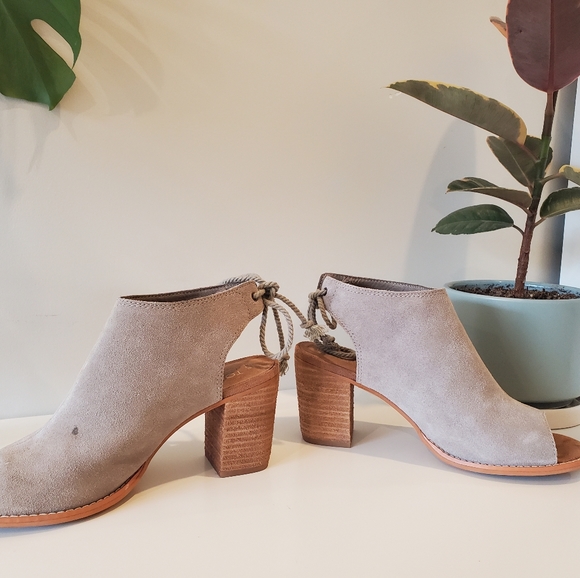 TOMS Desert Taupe Elba Heels - Picture 4 of 9